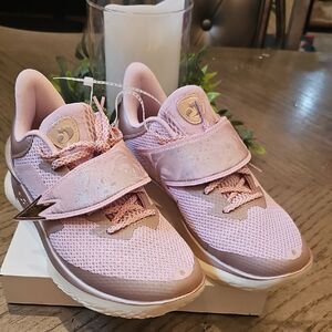 Under Armour Curry Fox Rose Sneakers Size 7 NWT